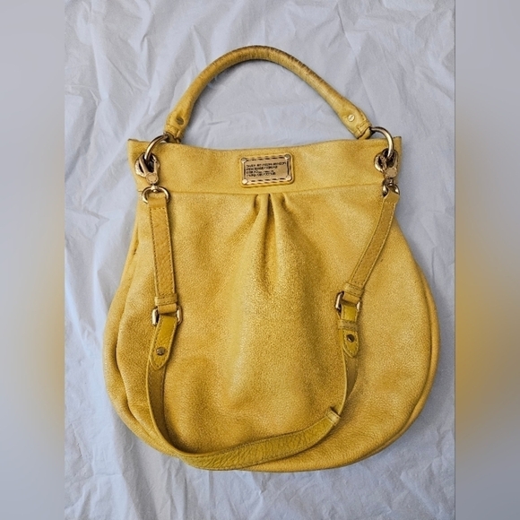 Marc by Marc Jacob Yellow Classic Hobo Leather Hand Bag. - Picture 6 of 17